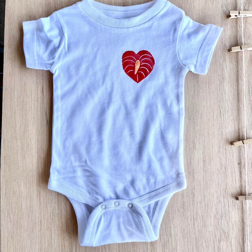 Baby anthurium heart onesie size 6 months